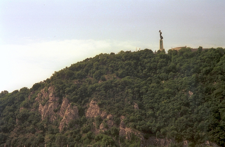 33 Budapest - Freedom Monument on top of Gellert Hill.jpg - ASCII